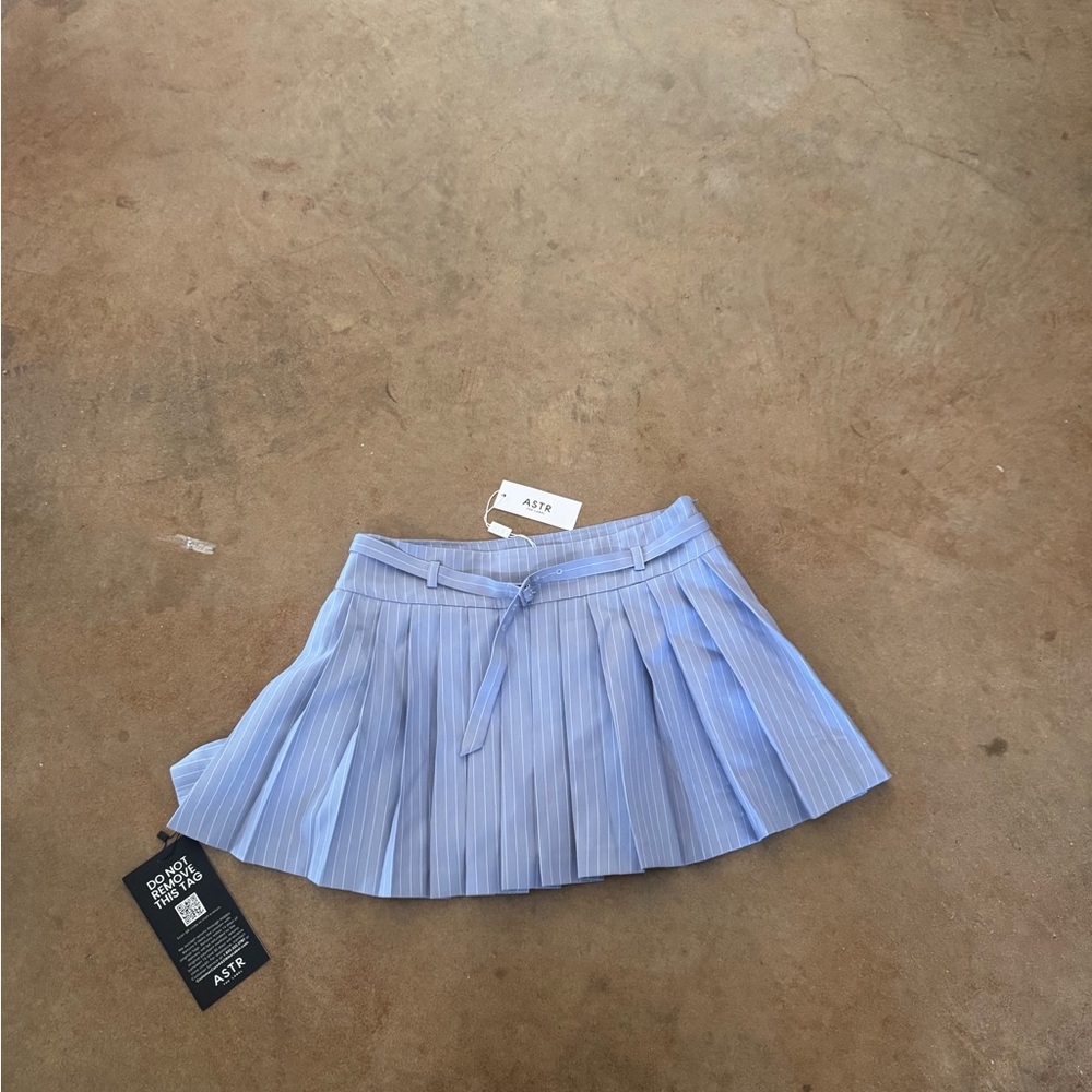 NEW NWT Astr the Label Hina Striped Pleated Skort - Picture 3 of 3